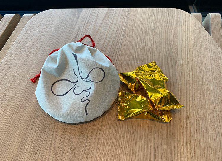 丸型巾着（クランチチョコ入り）